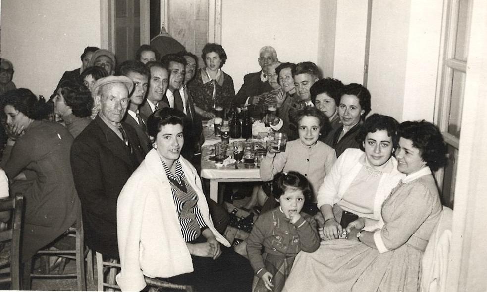 Tης Θεοτόκου το 1960, στο καφενείο του Ρούσσου